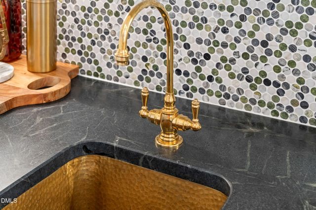 812 Manchester Drive, Raleigh, NC 27609