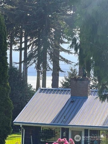 3688 Smugglers Cove Road, Greenbank, WA 98253