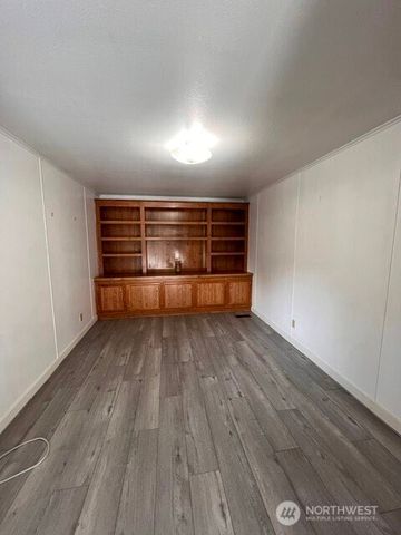 3688 Smugglers Cove Road, Greenbank, WA 98253