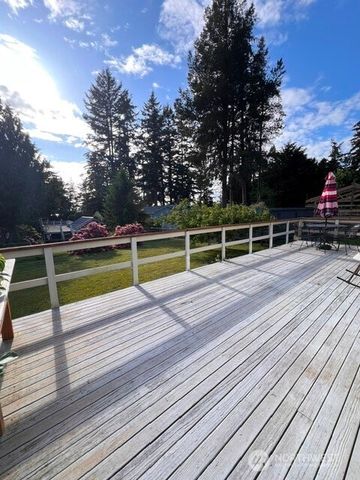 3688 Smugglers Cove Road, Greenbank, WA 98253