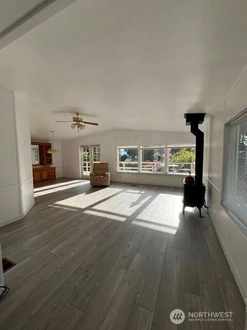 3688 Smugglers Cove Road, Greenbank, WA 98253
