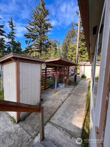 3688 Smugglers Cove Road, Greenbank, WA 98253