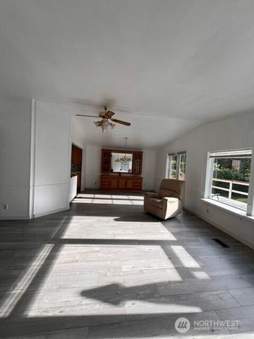 3688 Smugglers Cove Road, Greenbank, WA 98253
