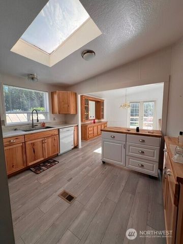 3688 Smugglers Cove Road, Greenbank, WA 98253