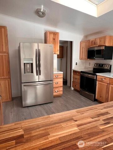 3688 Smugglers Cove Road, Greenbank, WA 98253