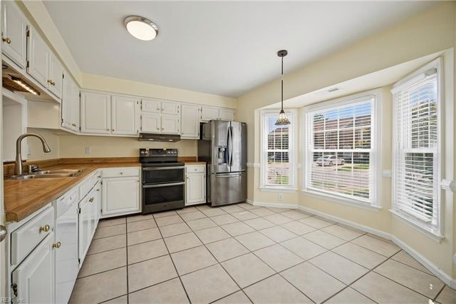 1010 Tottenham LN, Virginia Beach, VA 23454