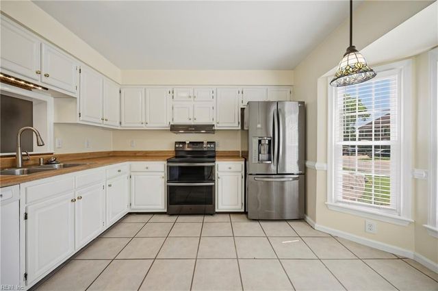 1010 Tottenham LN, Virginia Beach, VA 23454