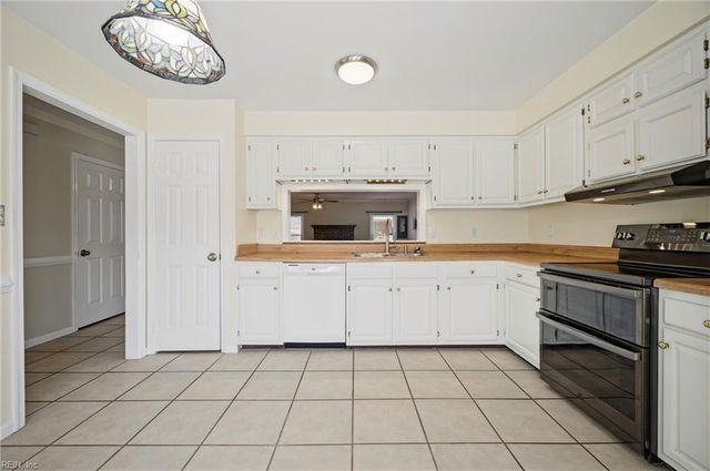 1010 Tottenham LN, Virginia Beach, VA 23454
