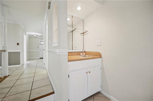 1010 Tottenham LN, Virginia Beach, VA 23454