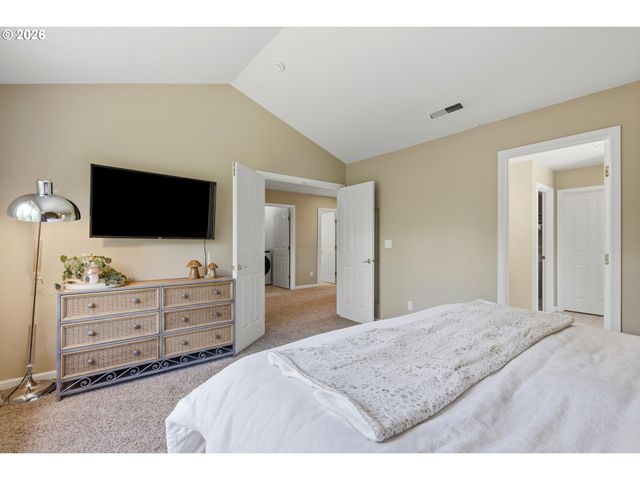 15832 Se FLAVEL Dr, Portland, OR 97236