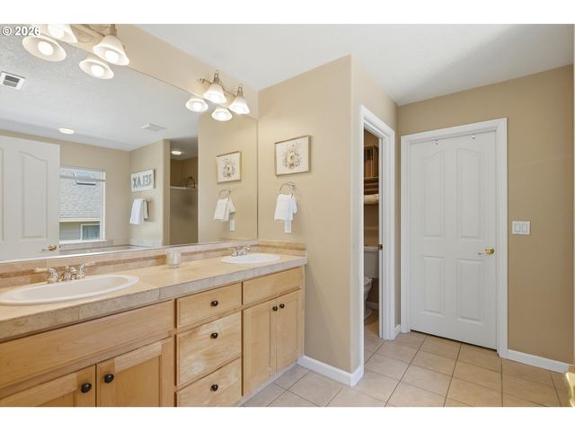 15832 Se FLAVEL Dr, Portland, OR 97236