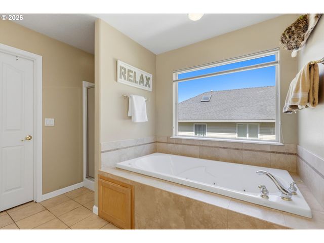 15832 Se FLAVEL Dr, Portland, OR 97236