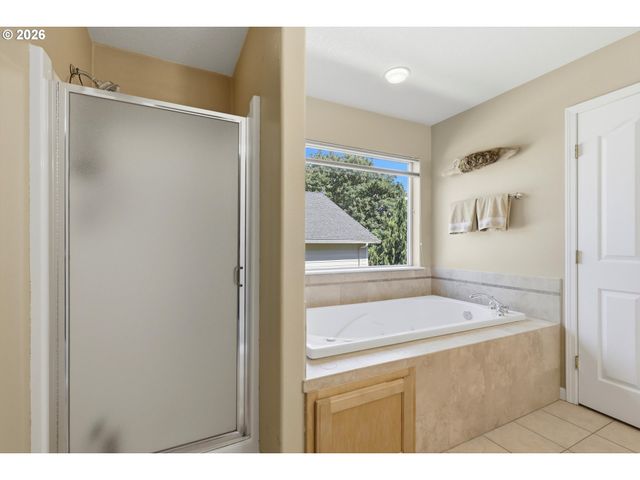 15832 Se FLAVEL Dr, Portland, OR 97236