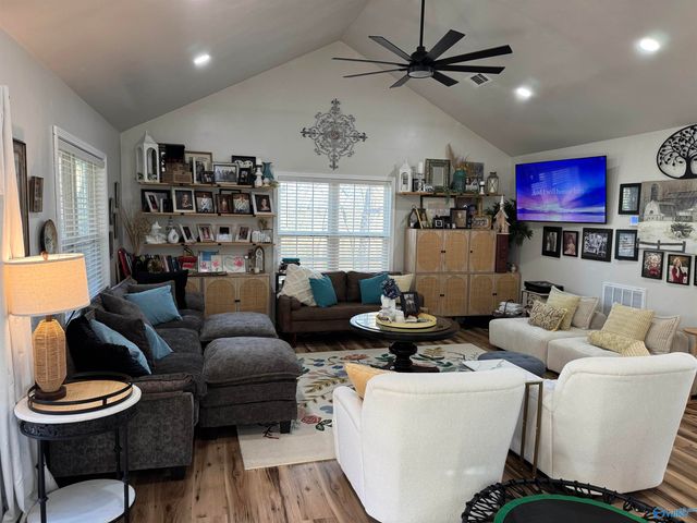 902 County Road 1042, Centre, AL 35960