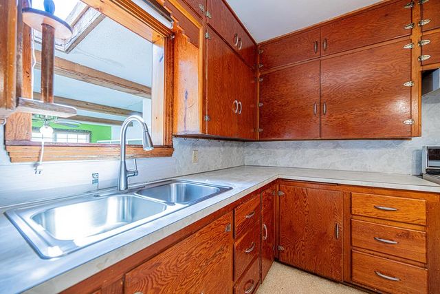 411 W 1st St, Stanton, TX 79782