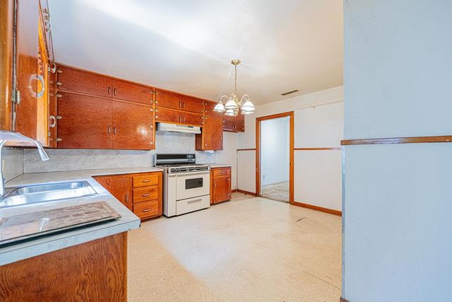 411 W 1st St, Stanton, TX 79782