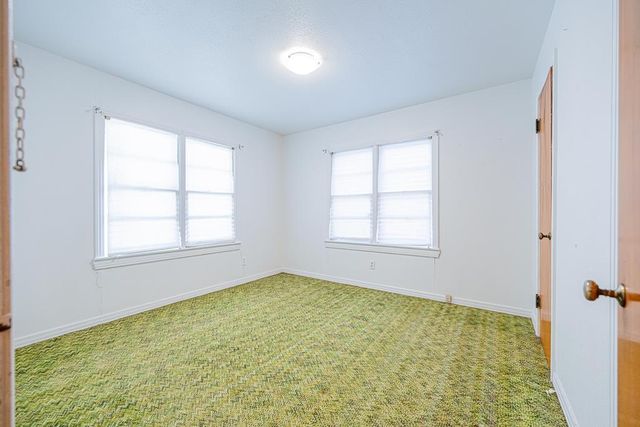 411 W 1st St, Stanton, TX 79782