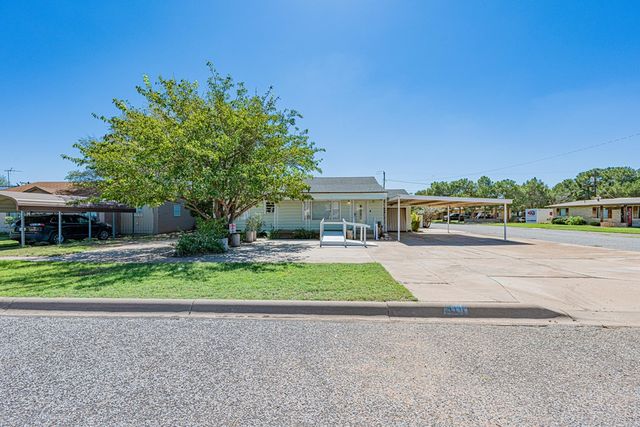411 W 1st St, Stanton, TX 79782