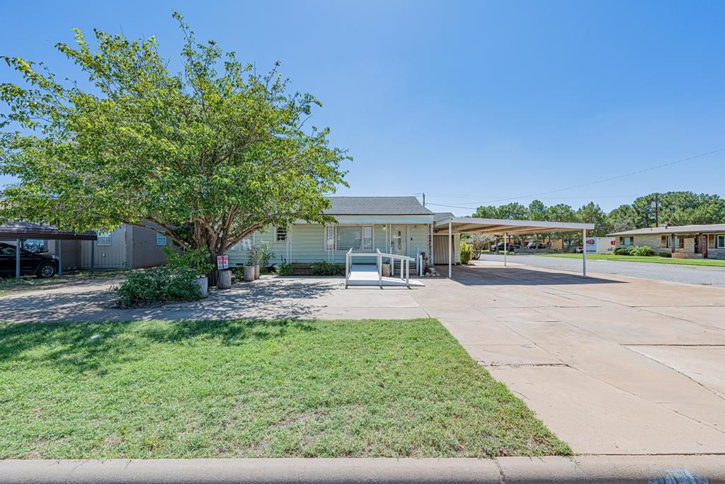 411 W 1st St, Stanton, TX 79782