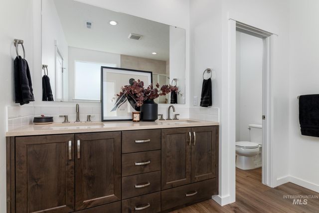 8536 S Blue Forest Ave, Kuna, ID 83634