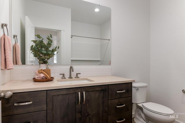 8536 S Blue Forest Ave, Kuna, ID 83634