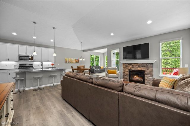 6560 Amber Way, North Ridgeville, OH 44039