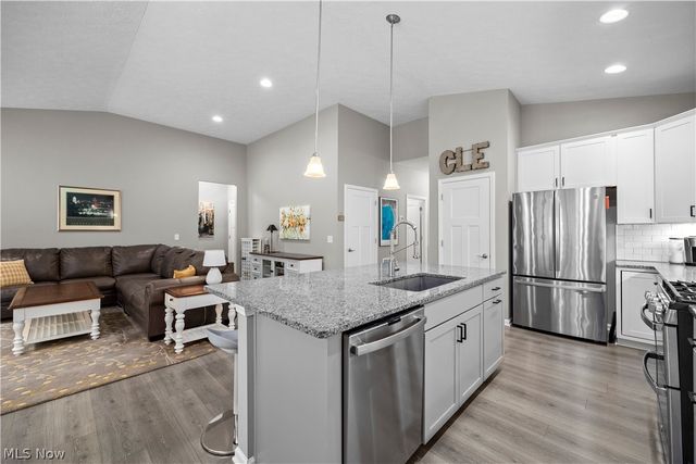 6560 Amber Way, North Ridgeville, OH 44039