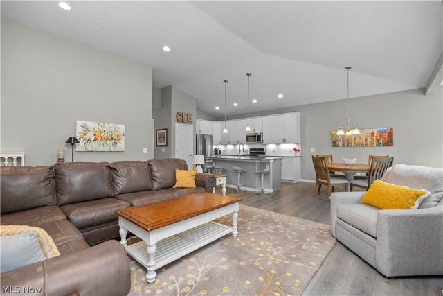 6560 Amber Way, North Ridgeville, OH 44039