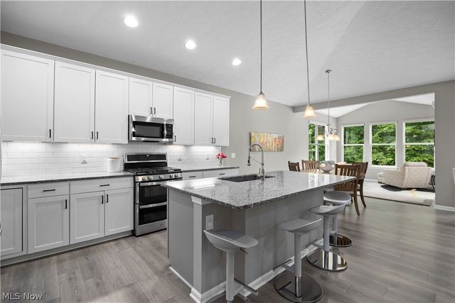 6560 Amber Way, North Ridgeville, OH 44039
