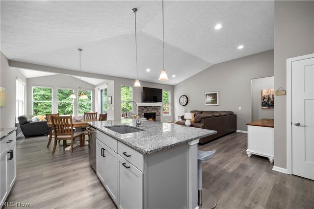 6560 Amber Way, North Ridgeville, OH 44039