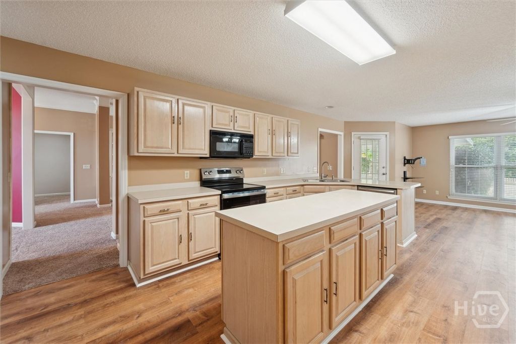 Image 13 of property listing at 121 Summer Winds Drive, Savannah, GA 31410