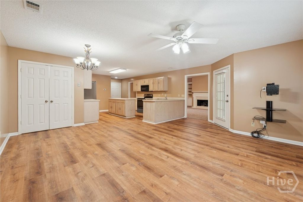 Image 18 of property listing at 121 Summer Winds Drive, Savannah, GA 31410