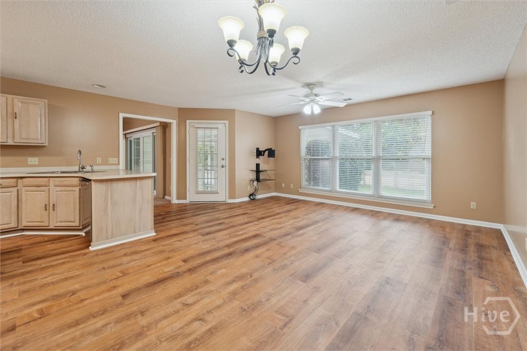 Image 19 of property listing at 121 Summer Winds Drive, Savannah, GA 31410
