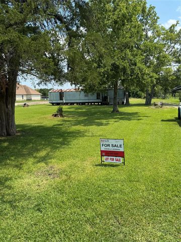1003 Battlebell Road, Highlands, TX 77562