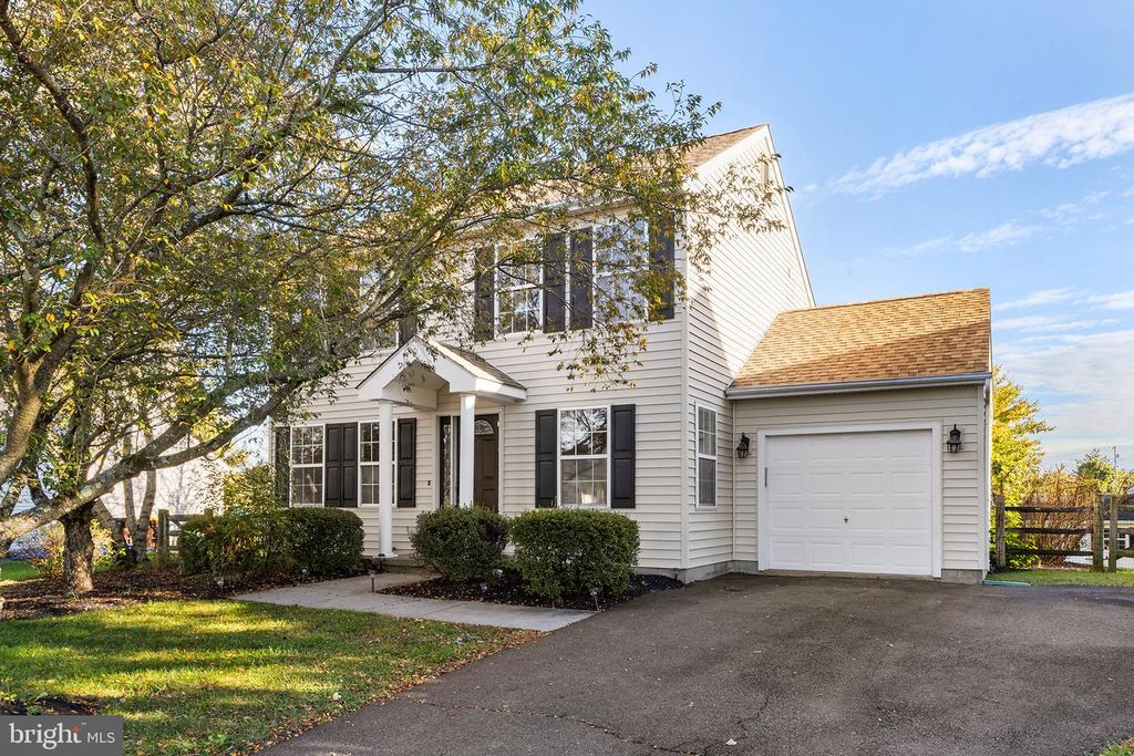 1214 COLONIAL DR, QUAKERTOWN, PA 18951 — exterior