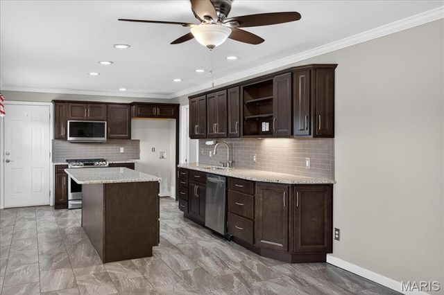 110 Wildwood Court, St Charles, MO 63303