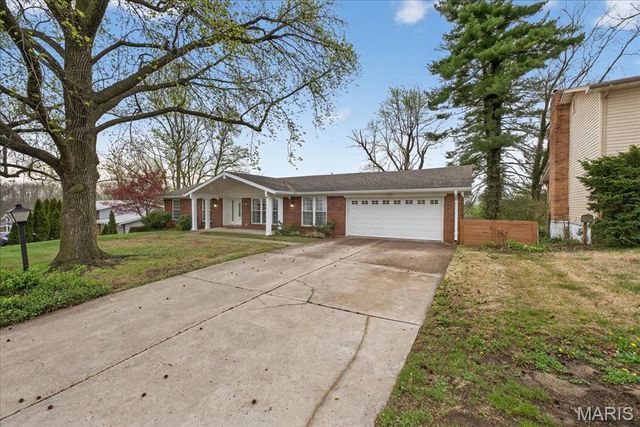 110 Wildwood Court, St Charles, MO 63303