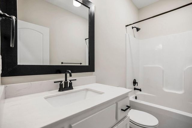 1814 Winchester Drive, Pleasant Hill, MO 64080
