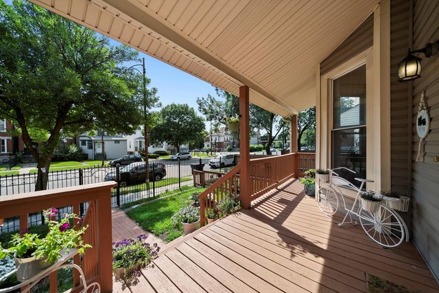 5850 S INDIANA Avenue, Chicago, IL 60637