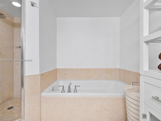 20000 E Country Club Drive 1102, Aventura, FL 33180