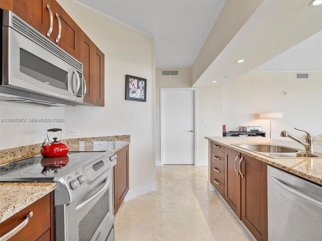 20000 E Country Club Drive 1102, Aventura, FL 33180