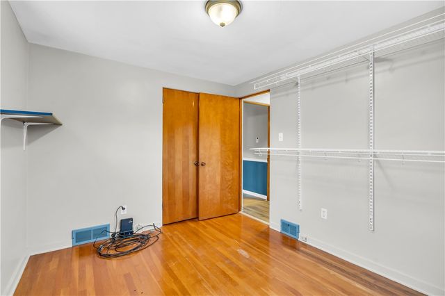 25 Carol Dr, Collier Twp, PA 15106