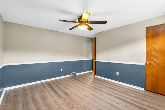 25 Carol Dr, Collier Twp, PA 15106