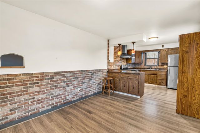 25 Carol Dr, Collier Twp, PA 15106