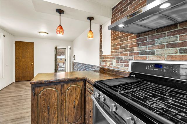 25 Carol Dr, Collier Twp, PA 15106