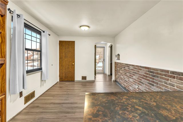 25 Carol Dr, Collier Twp, PA 15106