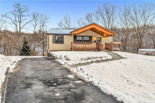 25 Carol Dr, Collier Twp, PA 15106