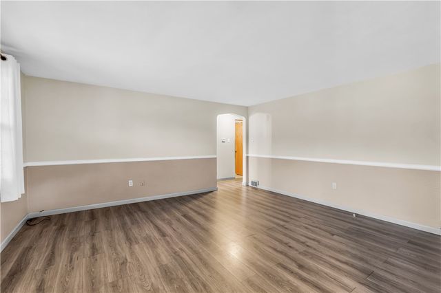 25 Carol Dr, Collier Twp, PA 15106