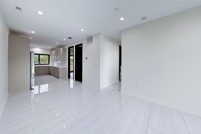 6344 Hennings Court 6344, Morton Grove, IL 60053