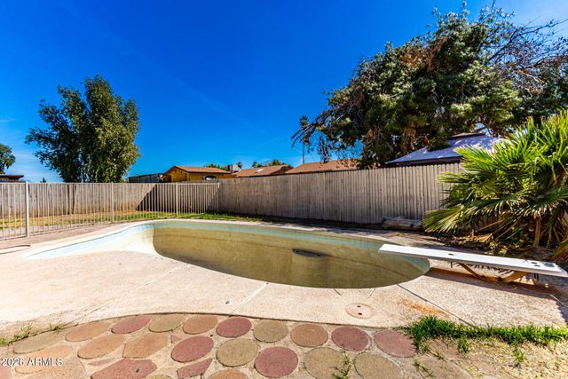 7339 W MONTECITO Avenue, Phoenix, AZ 85033